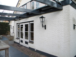 Mooi huis in wit met grijs